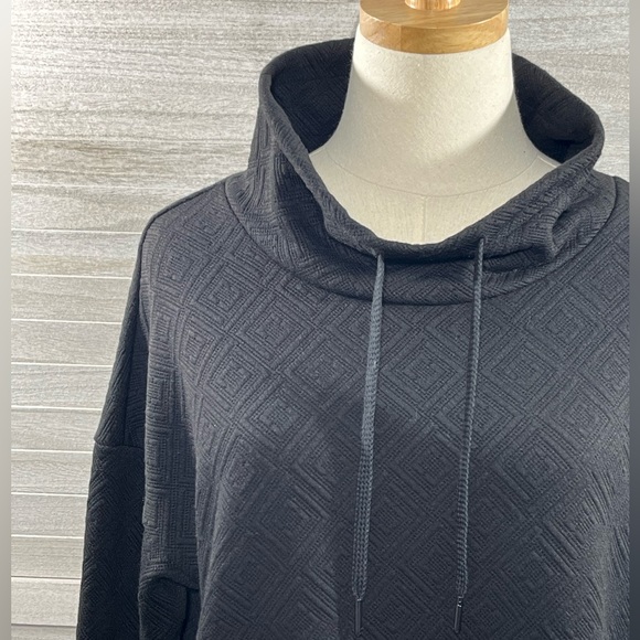 LIZ CLAIBORNE Funnel Neck Embossed Sweatshirt Black-Medium - Picture 2 of 3